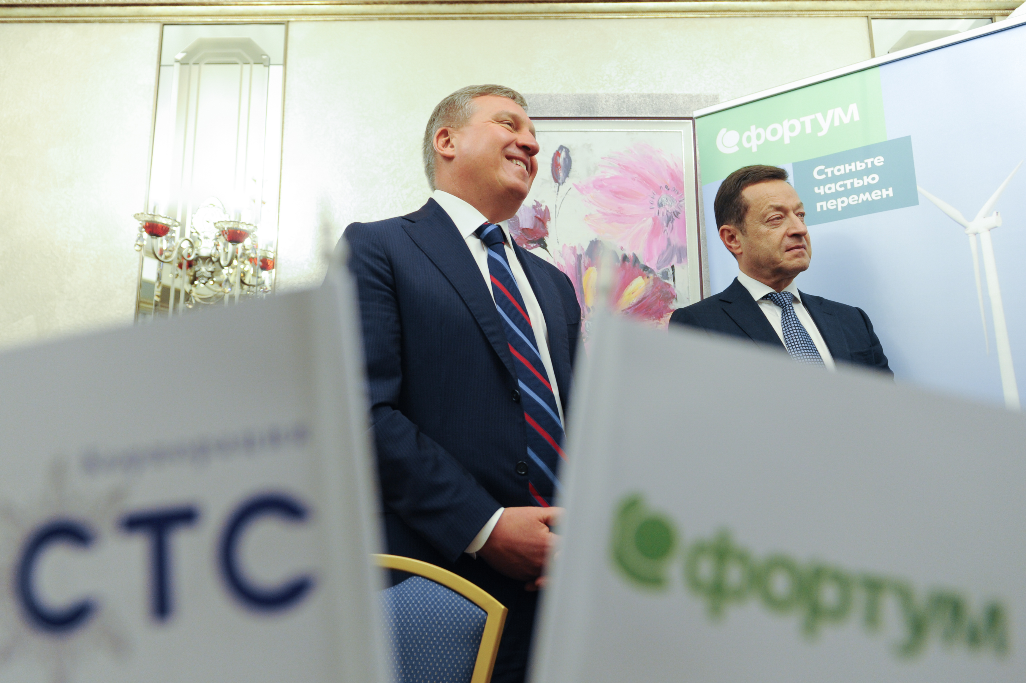 Александр Чуваев, генеральный директор ПАО "Фортум", и Алексей Бобровб представитель акционеров ООО "Корпорация СТС". Фото: URA.ru, Вадим Ахметов.